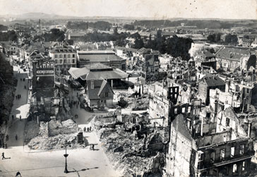 Place du Marché après les bombardements Compiègne 1940