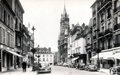 La rue de l'hôtel de ville Compiègne