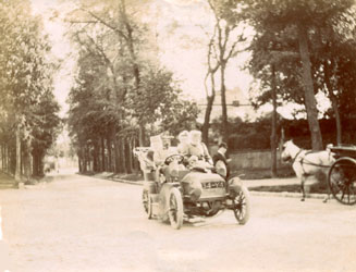 En voiture dans les avenues de Compiègne mai 1907