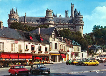 Place de la Mairie Pierrefonds