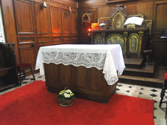 L'autel de l'église de Vieux-Moulin