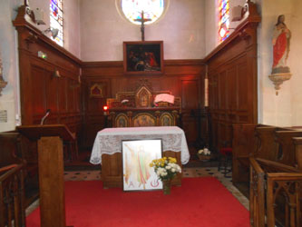 L'autel de l'église de Vieux-Moulin