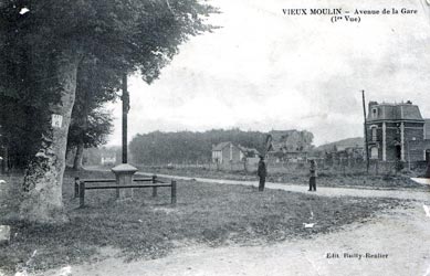 Le calvaire au sud de Vieux-Moulin