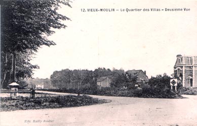 Le calvaire au sud de Vieux-Moulin