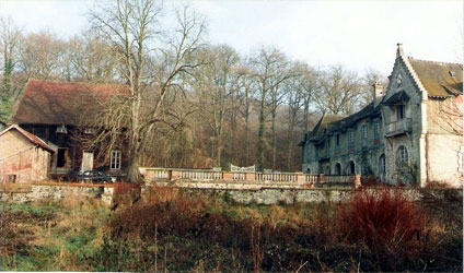 Le bâtiment des Samuels Vieux-Moulin Oise Oise