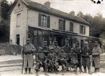 Les soldats sur les quai de la gare de Vieux-Moullin 1916